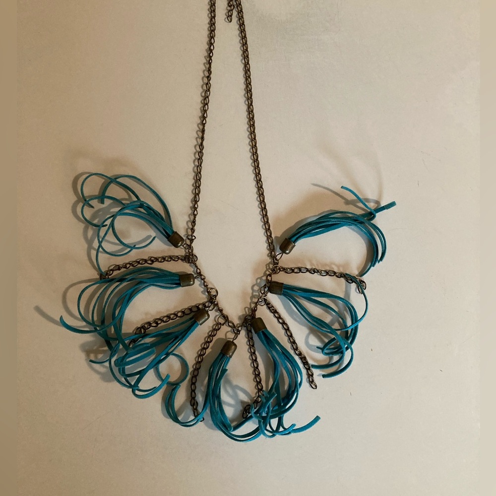 Women’s necklace FREE w/10$ purchase